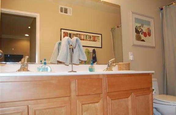 Valencia Bridgeport Spinnaker Pointe home 4 master bath