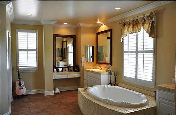 Valencia Bridgeport The Island Tract Homes - Plan 3 master bath