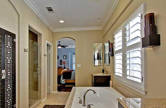 valencia-bridgeport-the-landing-plan-2-master-bath-to-master