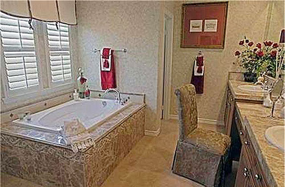 valencia-bridgeport-the-landing-plan-3-master-bathroom-tub