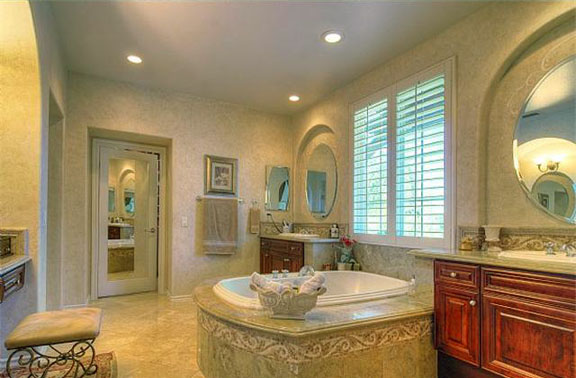 valencia-woodlands-plan-3-master-bathroom