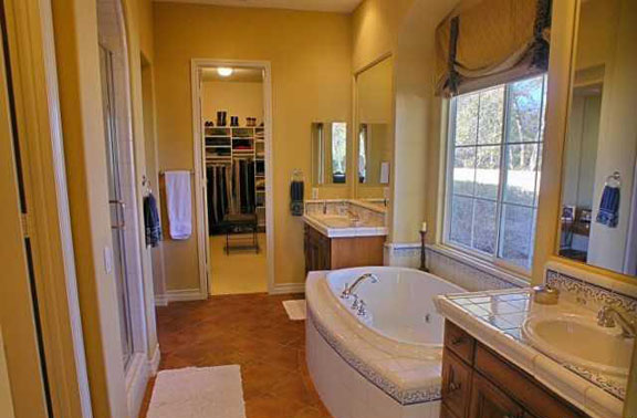 Valencia Woodlands Presidio Tract Plan 1 master bathroom