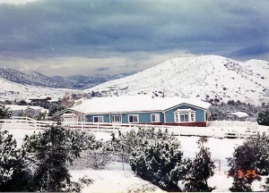 Agua Dulce home in snow