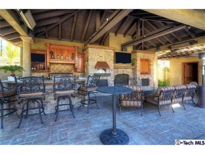 16152 Live Oak Circle Canyon Country outdoor patio